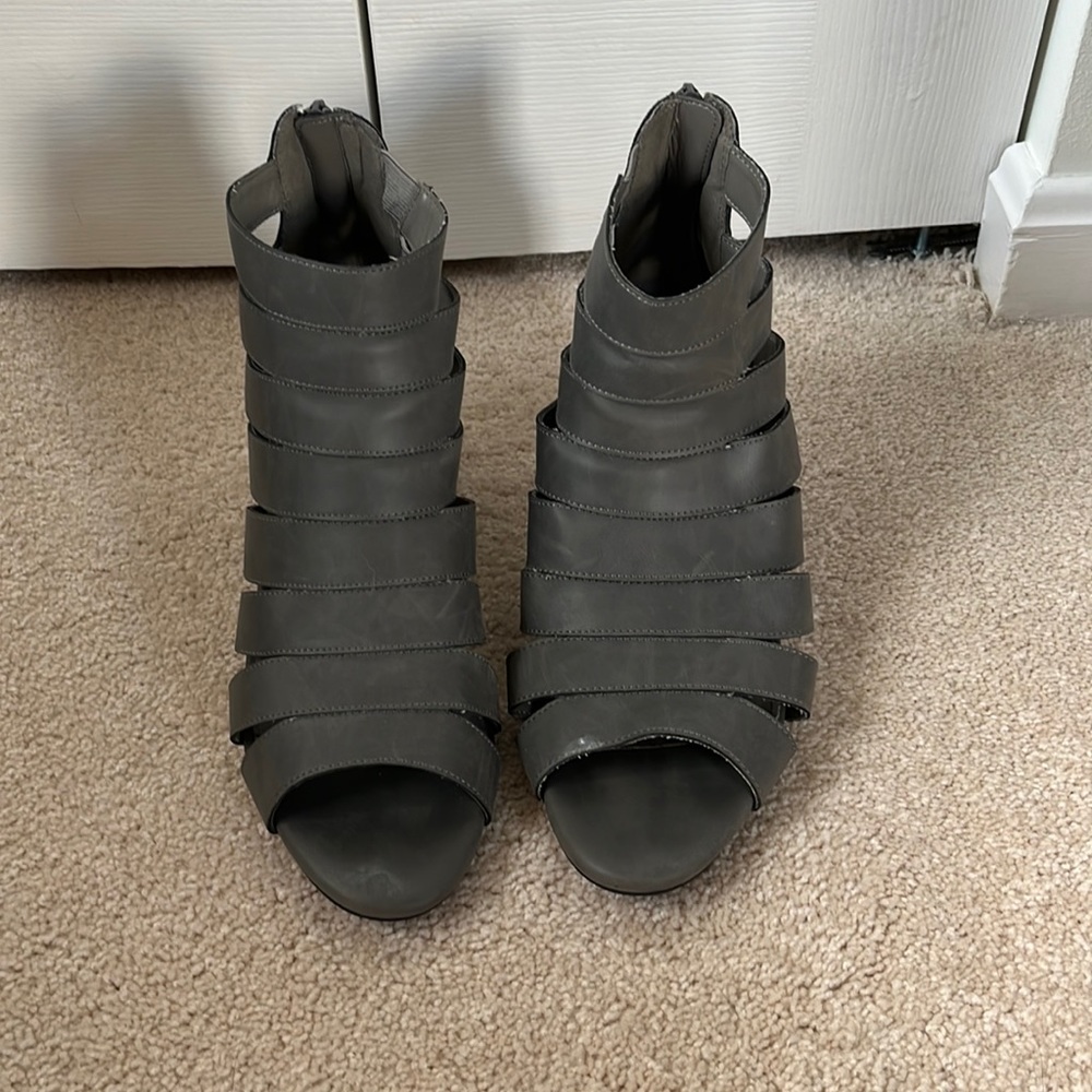 Gray heels